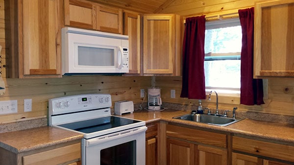 Cabin 5 (Redwood) kitchen with appliances.